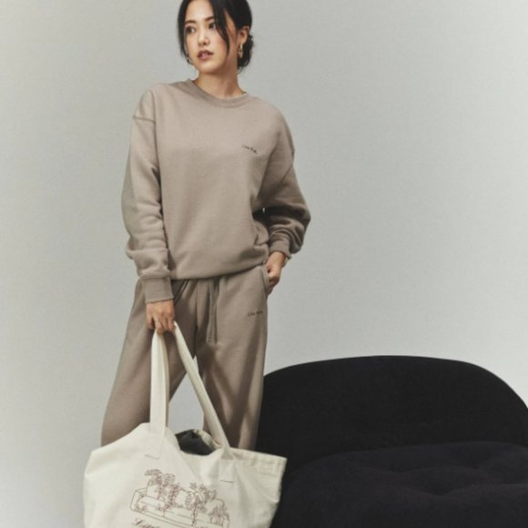 Little Puffy (Michelle Choi) | Uniform Crewneck - Picture 5 of 5